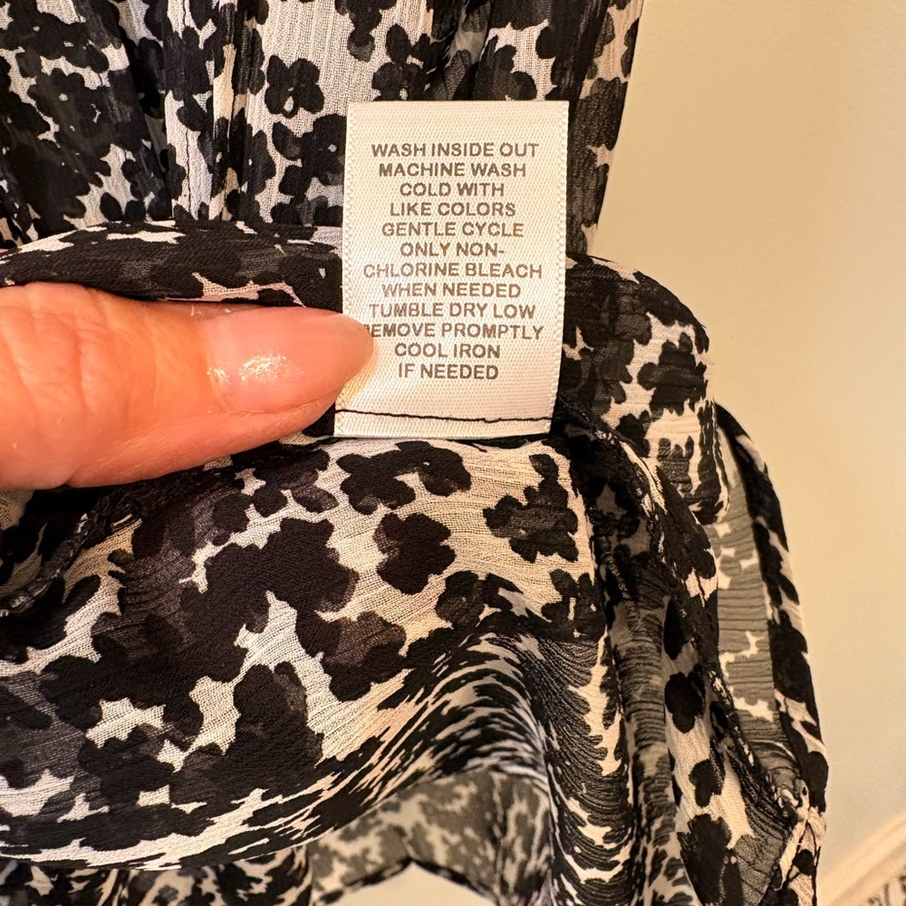 Elle Abstract Print Blouse - Picture 6 of 6